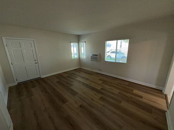 4th image of 543 N Lomita St #543