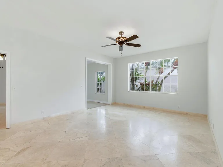 1235 Sussex St — Photo 5
