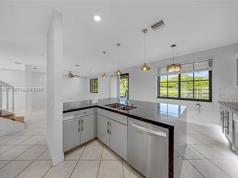 1538 Tamarind Ct #1538 — Photo 32