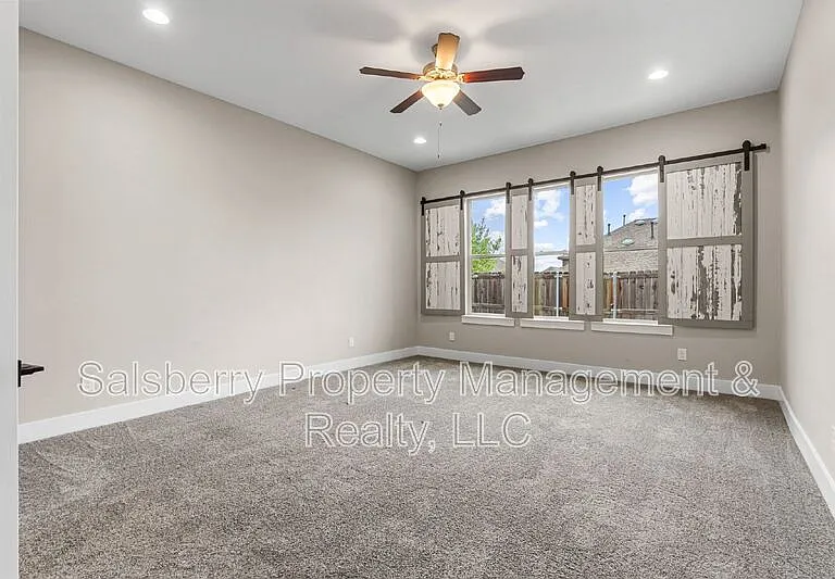 121 Cedar Ln — Photo 14