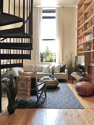 Rented by Level Group | media 1