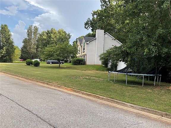 4th image of 85 Lakesprings Dr