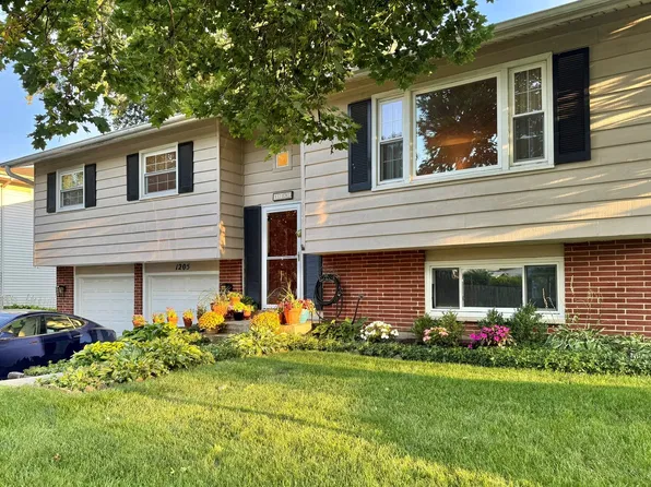 1205 E Ironwood Dr, Mount Prospect, IL 60056