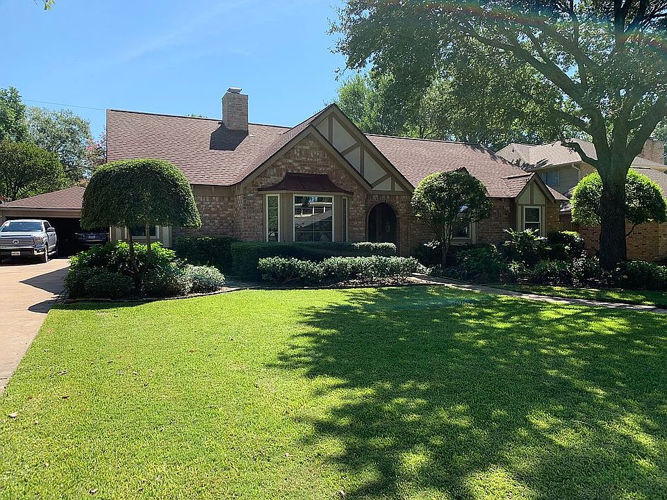 2nd image of 2610 Manila Ln