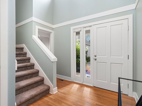 5th image of 1780 Bellevue Way NE
