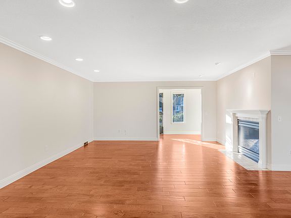 5th image of 2790 Grand Ave