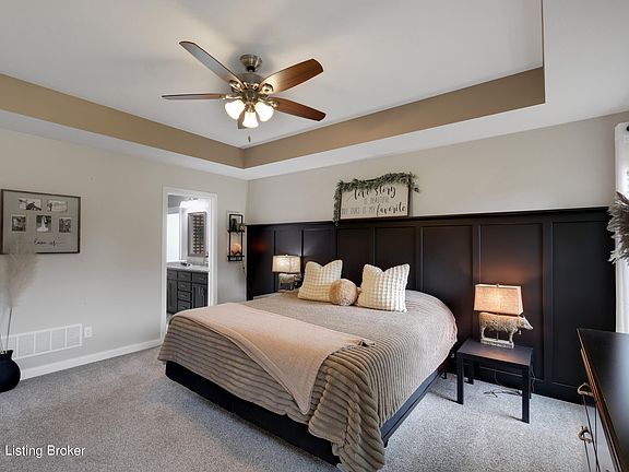 3rd image of 214 Oak Leaf Ct