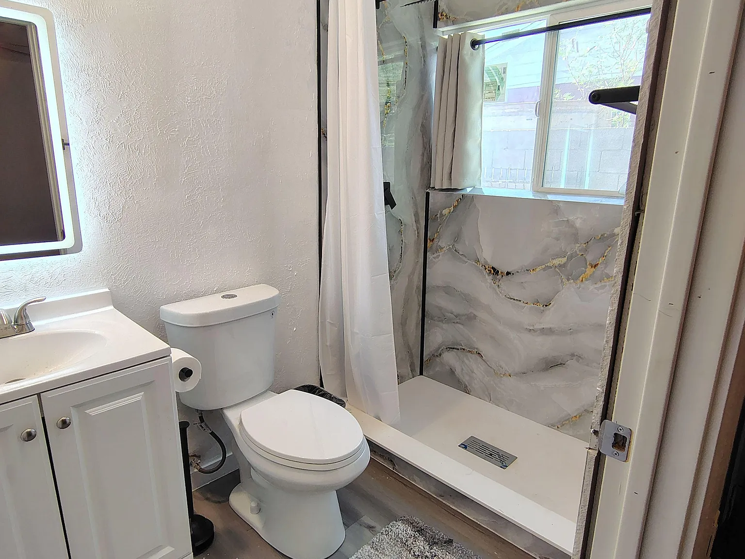 4 bed, 5.0 bath, 6324 sqft, $1,048 — Photo 4