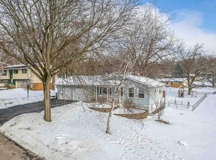 201 Hickory Dr, Mount Horeb, WI 53572