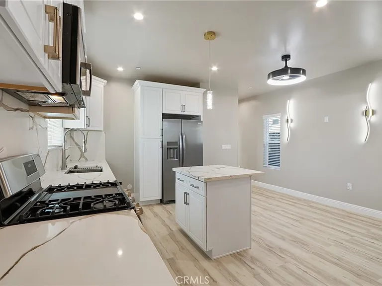 10216 Ramona Ave — Photo 2
