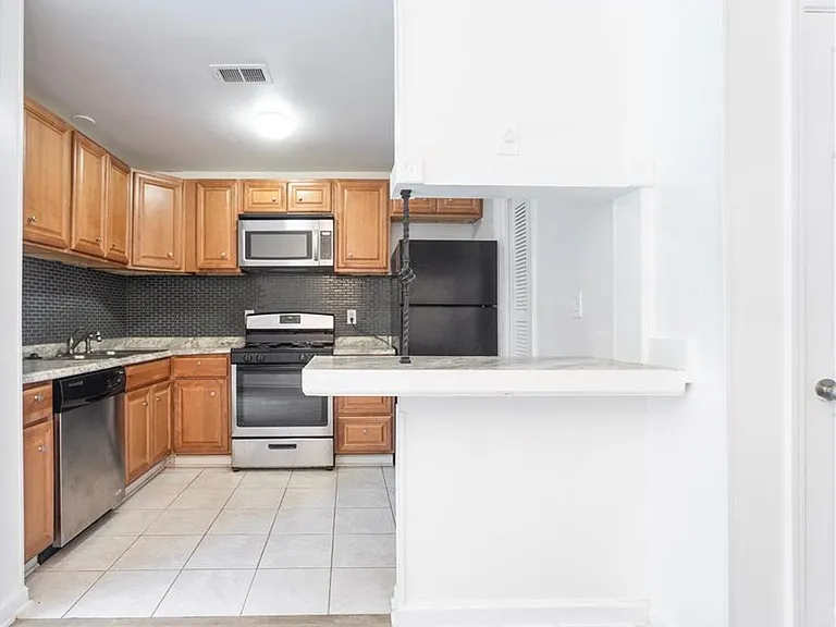 1585 Springleaf Point SE — Photo 8