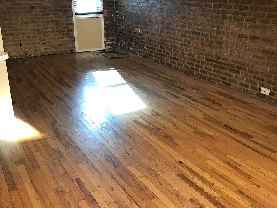 1st image of 1043 W Oakdale Ave #2
