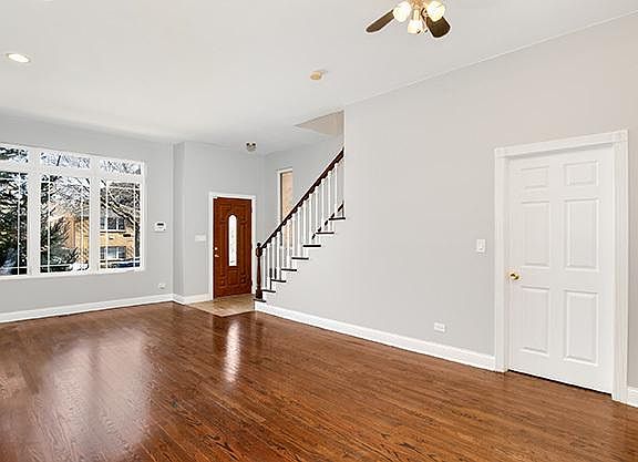 3rd image of 1545 N Maplewood Ave