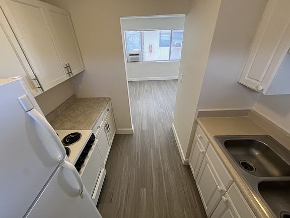 4th image of 1150 W Blue Heron Blvd #8