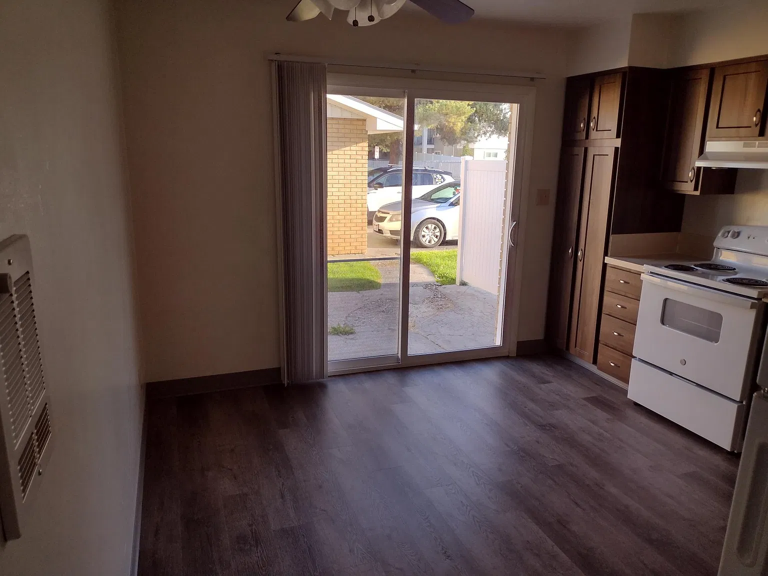 2 bed, 900 sqft, $1,175 — Photo 2