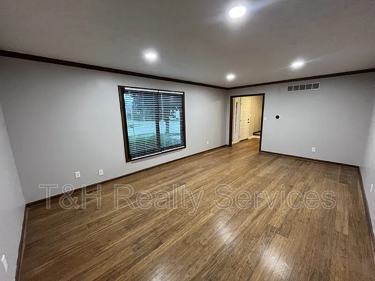 233 Boulder Ct — Photo 5