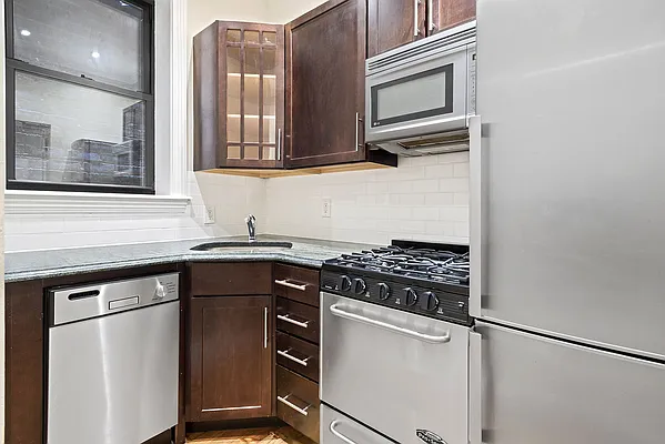 Rented by Cooper & Cooper Real Estate | media 16