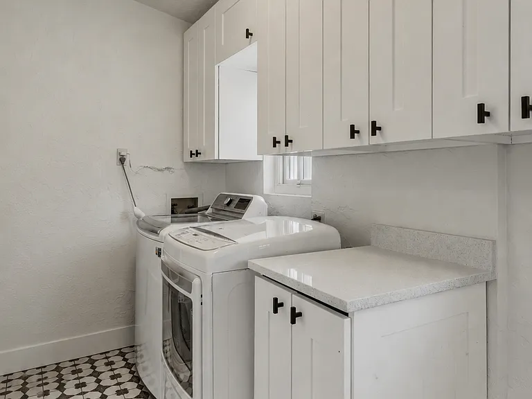 2241 E Harvard St — Photo 12