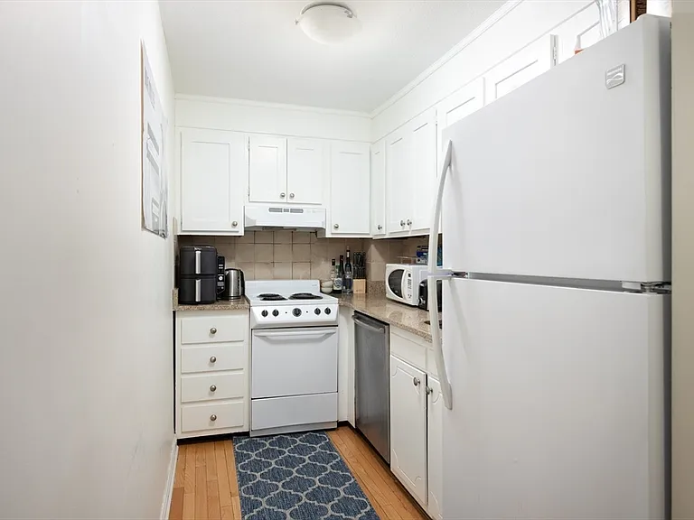 269 Harvard St #19 — Photo 6