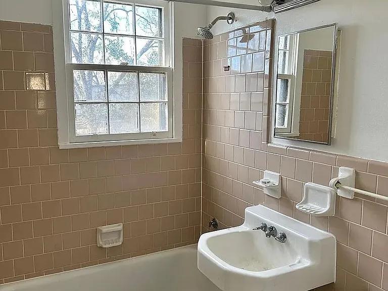 410 Clover St — Photo 5