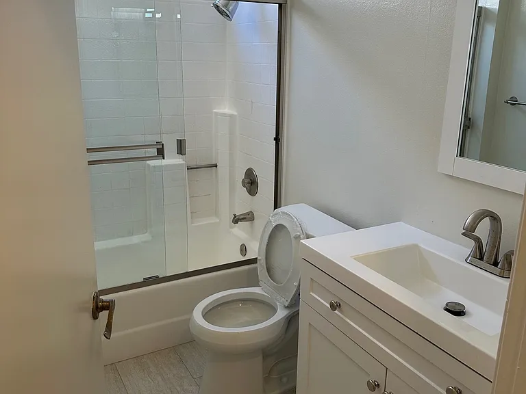 1536 S Saltair Ave #104 — Photo 11