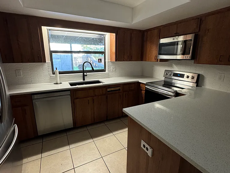 3725 S Bumby Ave — Photo 5
