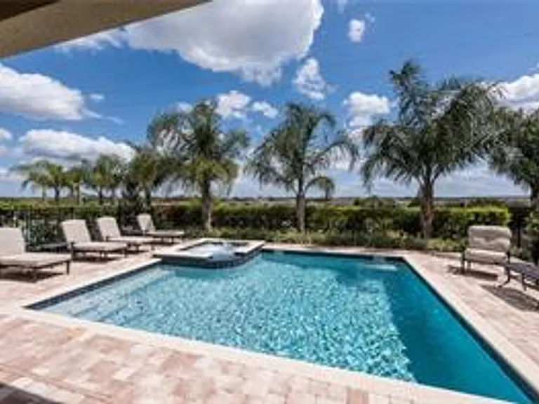 241 Lasso Dr — Photo 32