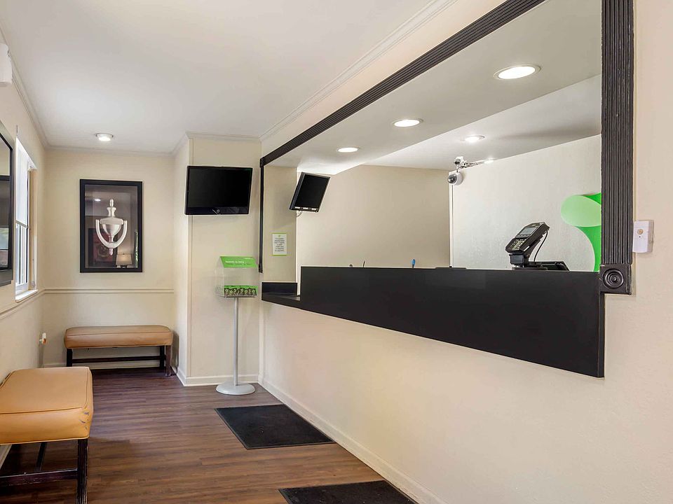 Lobby and Guest Check-in