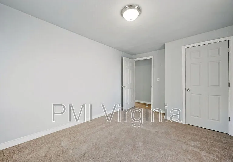 1035 W 36th St — Photo 20
