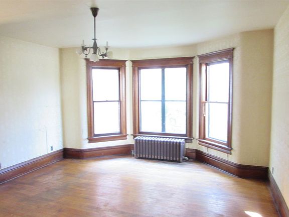 5th image of 258 E Park Ave