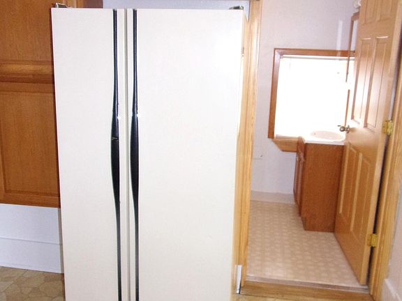 3rd image of 209 W Walnut St #B