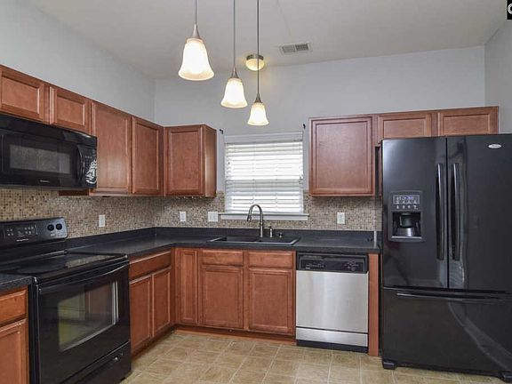4th image of 427 Parkstone Ct