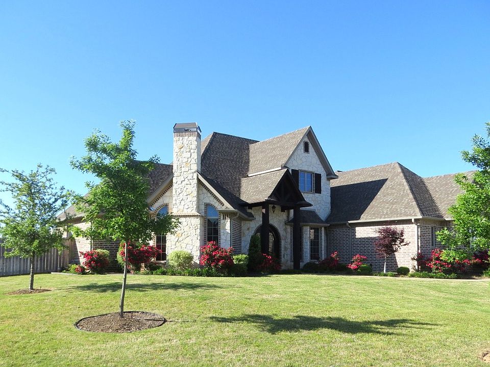 1st image of 160 Alexis Dr