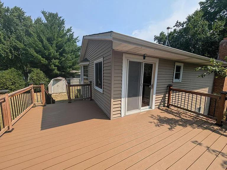 10207 Pilgrim Ln N — Photo 4