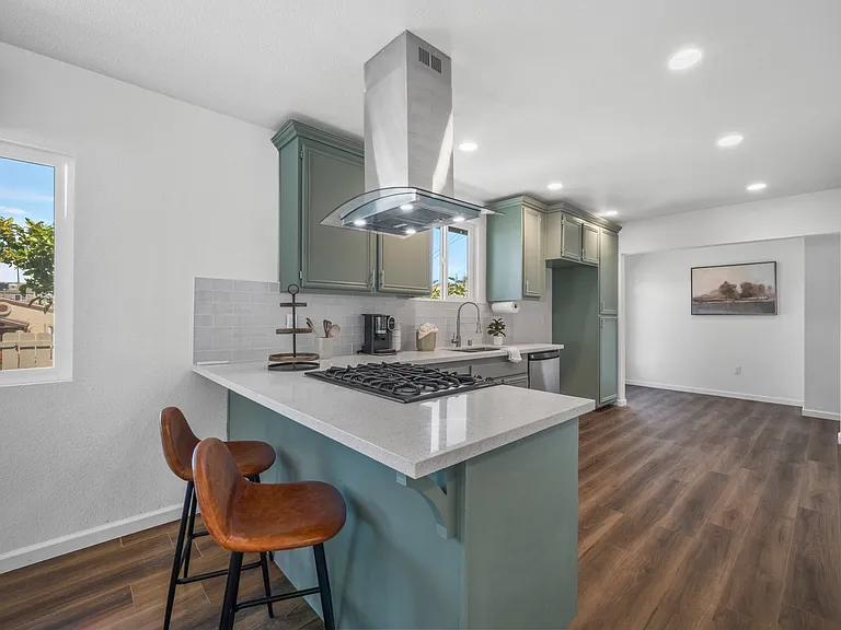 223 Emerson St — Photo 9