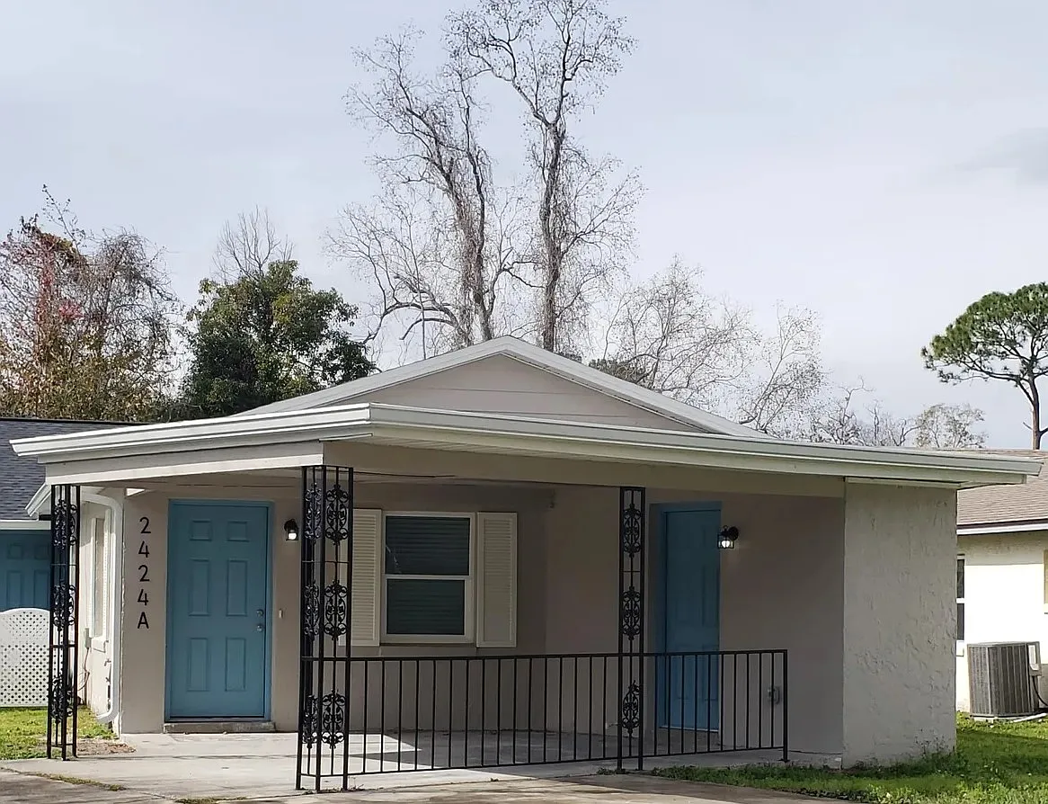 2424 S Lake Ave — Photo 2