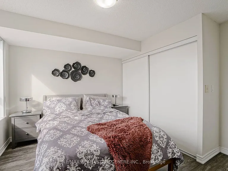 310 Burnhamthorpe Rd W #1704 — Photo 27