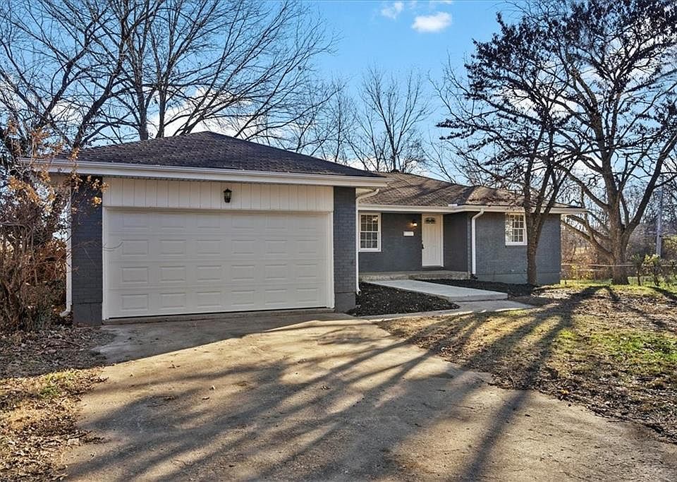 1st image of 2209 S Leslie Ave