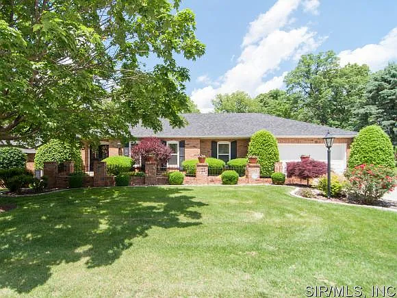 216 Country Club Ln photo 1