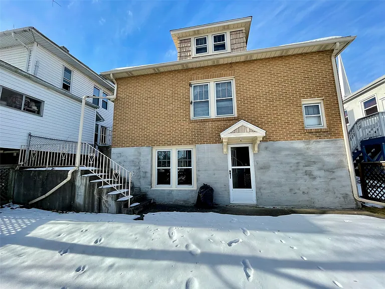 204 Rogers Ave N — Photo 29