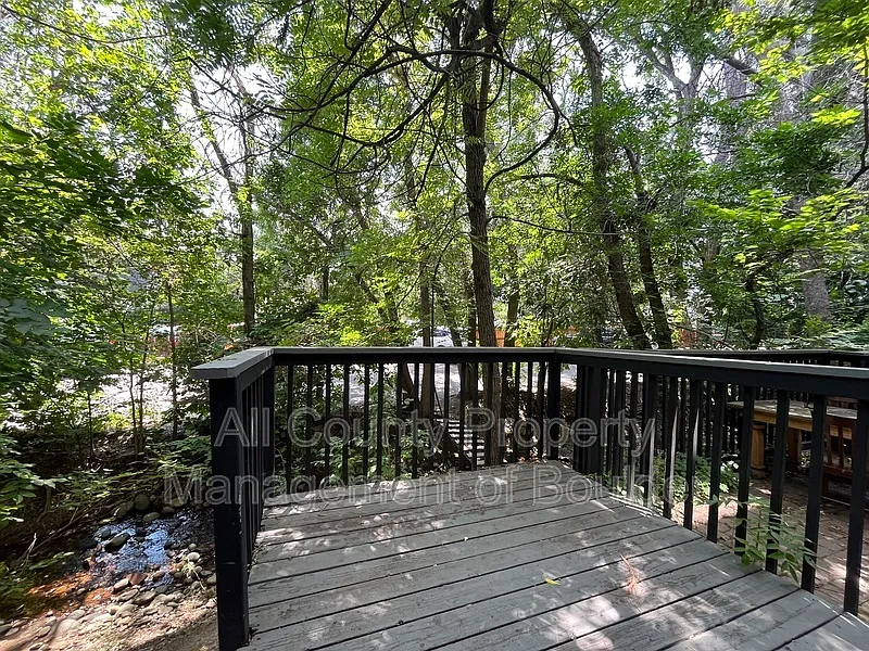 3 bed, 2.0 bath, 1004 sqft, $3,450 — Photo 2