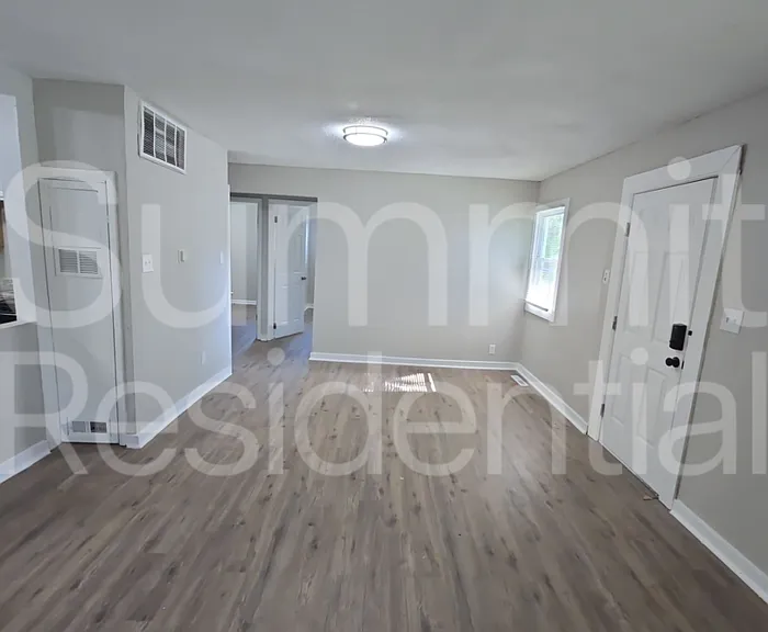 3911 Oakley Ave — Photo 3