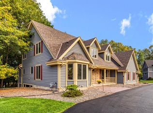 14890 Clare Bridge Ln, Brookfield, WI 53005