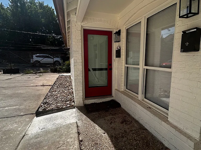 1005 W Martin Luther King Jr Blvd #B — Photo 3