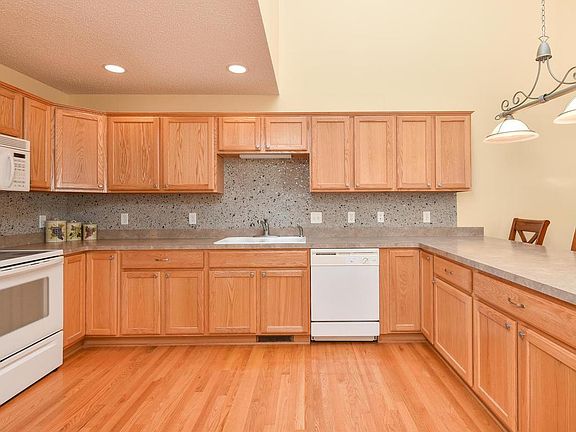 5th image of 3775 Larabee Ave NE