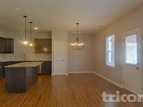 3rd image of 1048 Silverberry St
