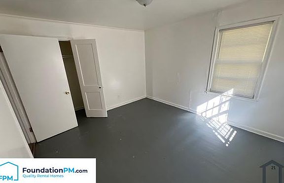 5th image of 2320 E Warren St #1