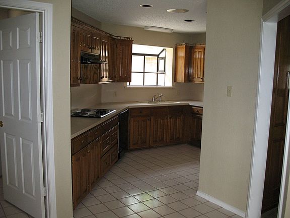 3rd image of 6 Chapel Hill Ct