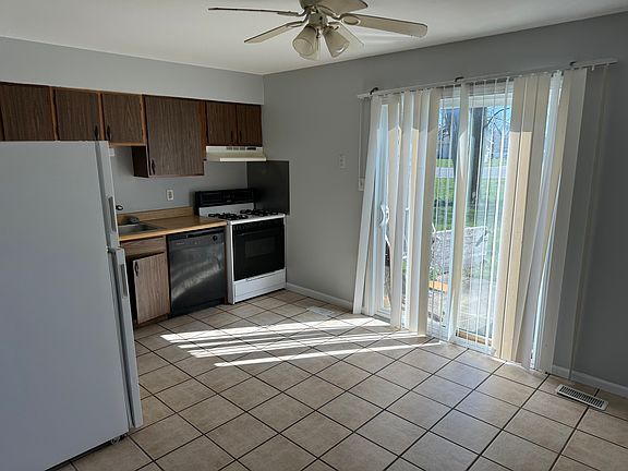 2nd image of 5795 Creekview Ct W
