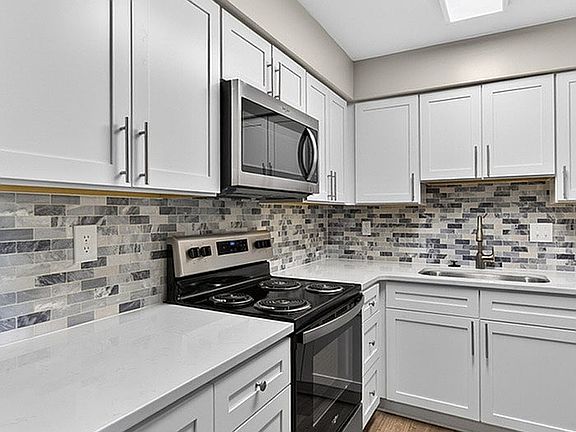 3rd image of 5300 Indiana Ave APT M
